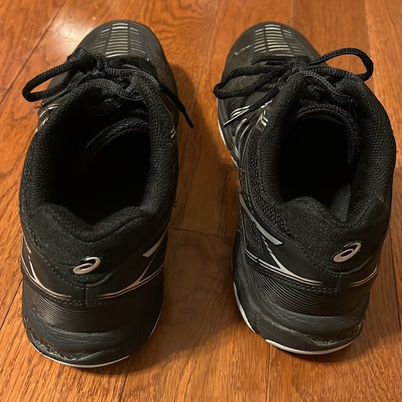 ASICS women’s volleyball shoes - Picture 2 of 5